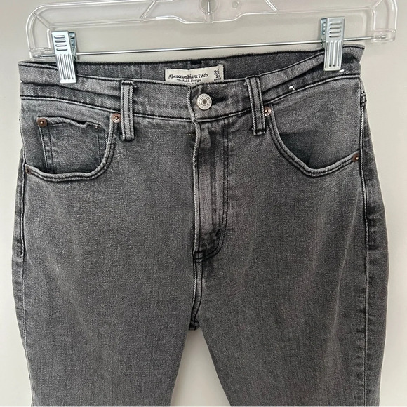 Abercrombie & Fitch Ultra High Rise Ankle Straight Jean Grey Wash Size 26 Short - Picture 3 of 9